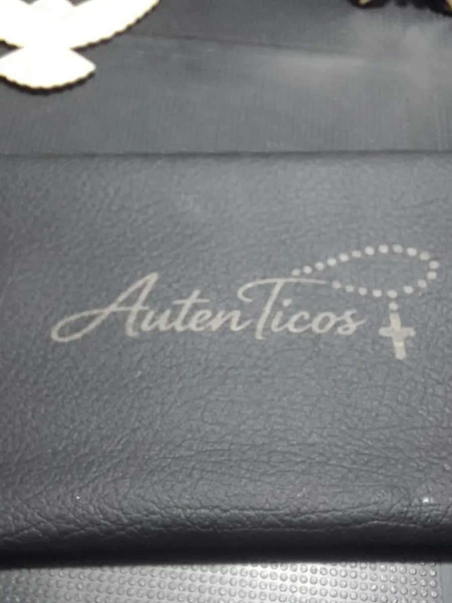 Bolsito de vinil con el logo de AuténTicos grabado con láser
